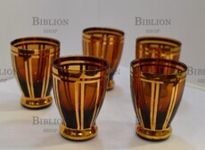  Набор рюмок  из цветного  стекла ( Богемия, Чехословакия, янтарное стекло,золотой орнамент,винтаж) - Biblion.shop 